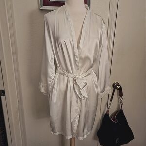 Jones New York White Satin Robe Tie